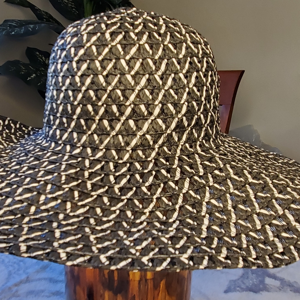 NWOT  Finely Woven Summer Hat - black & white - Picture 11 of 11